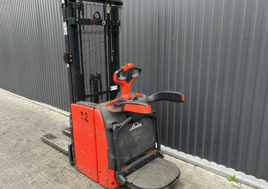 Linde L16AP - Emelőtargoncá: 3 kép. Linde L16AP - Emelőtargoncá: 3 kép.