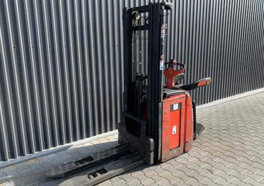 Linde L20AP - Emelőtargoncá: 2 kép. Linde L20AP - Emelőtargoncá: 2 kép.