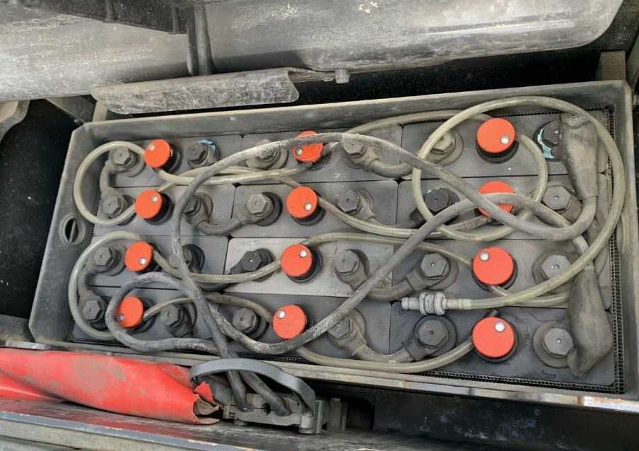 Linde N20 - Kézi raklapemelő: 5 kép. Linde N20 - Kézi raklapemelő: 5 kép.