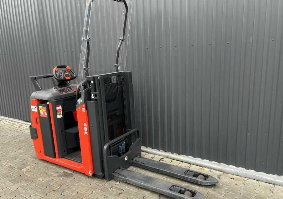 Linde N20CD - Komissiózó targoncá: 3 kép. Linde N20CD - Komissiózó targoncá: 3 kép.