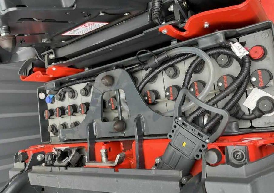 Linde N20CD - Komissiózó targoncá: 5 kép. Linde N20CD - Komissiózó targoncá: 5 kép.