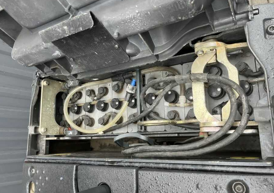 Linde N24HP - Komissiózó targoncá: 5 kép. Linde N24HP - Komissiózó targoncá: 5 kép.