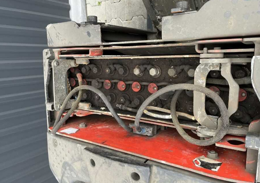 Linde P30C - Elektromos vontató: 5 kép. Linde P30C - Elektromos vontató: 5 kép.