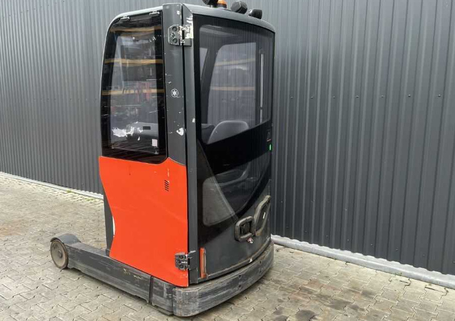 Linde R14-01 - Tolóoszlopos targoncá: 3 kép. Linde R14-01 - Tolóoszlopos targoncá: 3 kép.