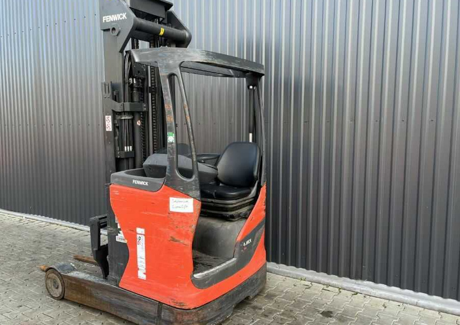 Linde R14-01 - Tolóoszlopos targoncá: 3 kép. Linde R14-01 - Tolóoszlopos targoncá: 3 kép.