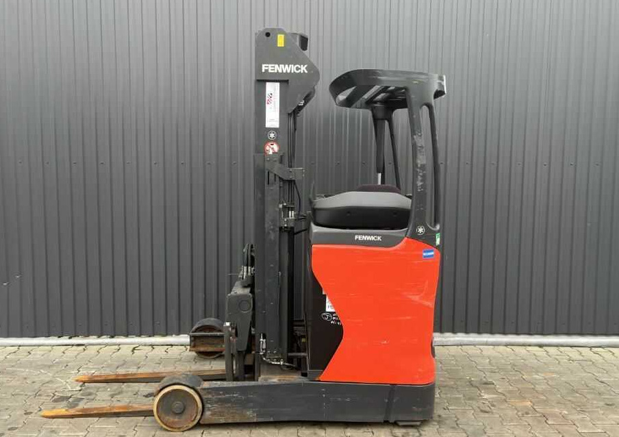 Linde R14-01 - Tolóoszlopos targoncá: 2 kép. Linde R14-01 - Tolóoszlopos targoncá: 2 kép.