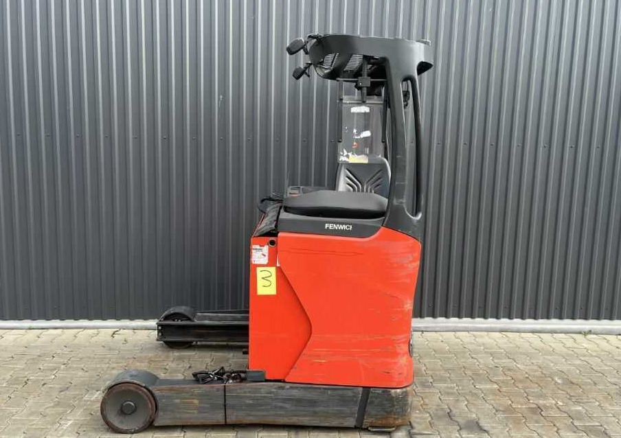 Linde R14-01 - Tolóoszlopos targoncá: 2 kép. Linde R14-01 - Tolóoszlopos targoncá: 2 kép.