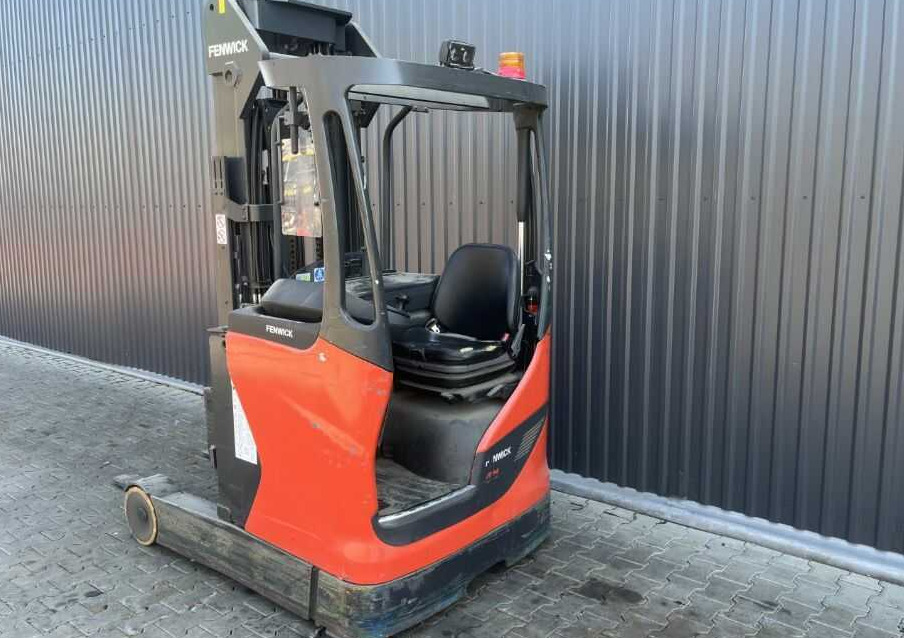 Linde R14-01 - Tolóoszlopos targoncá: 3 kép. Linde R14-01 - Tolóoszlopos targoncá: 3 kép.