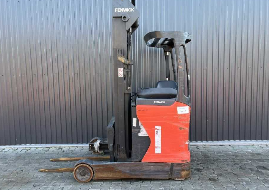 Linde R14-01 - Tolóoszlopos targoncá: 2 kép. Linde R14-01 - Tolóoszlopos targoncá: 2 kép.