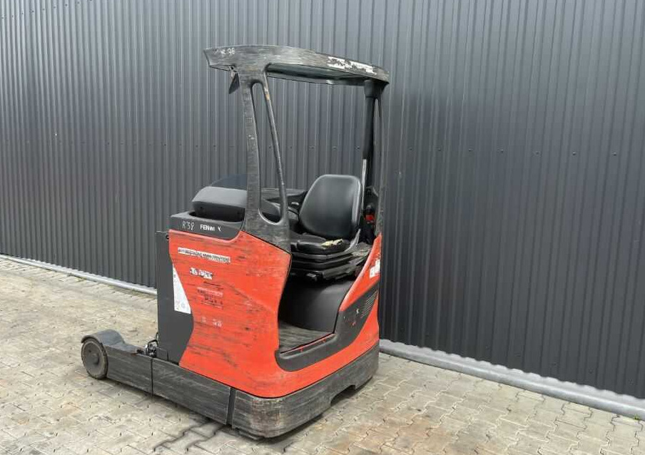 Linde R14-01 - Tolóoszlopos targoncá: 3 kép. Linde R14-01 - Tolóoszlopos targoncá: 3 kép.