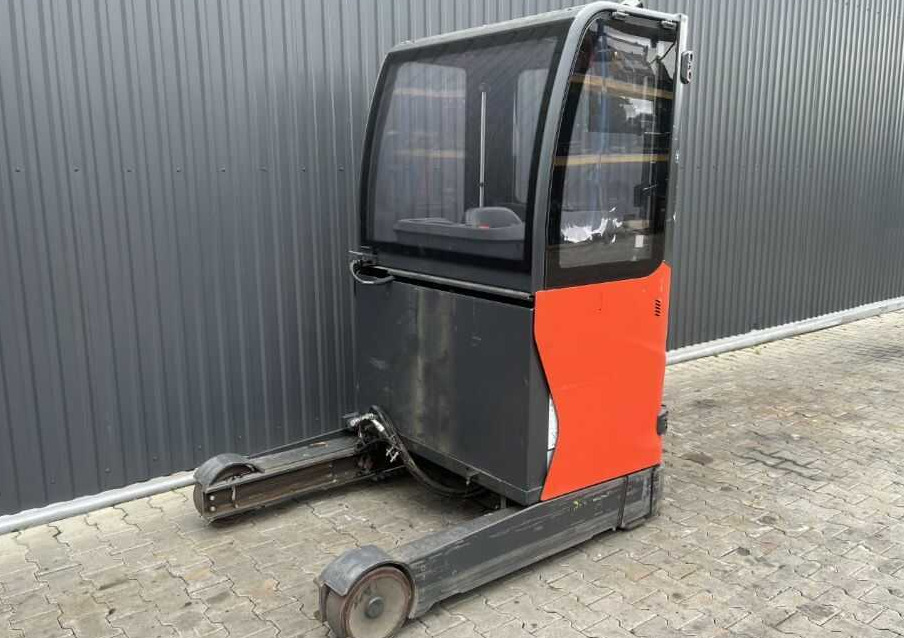 Linde R14-01 - Tolóoszlopos targoncá: 1 kép. Linde R14-01 - Tolóoszlopos targoncá: 1 kép.
