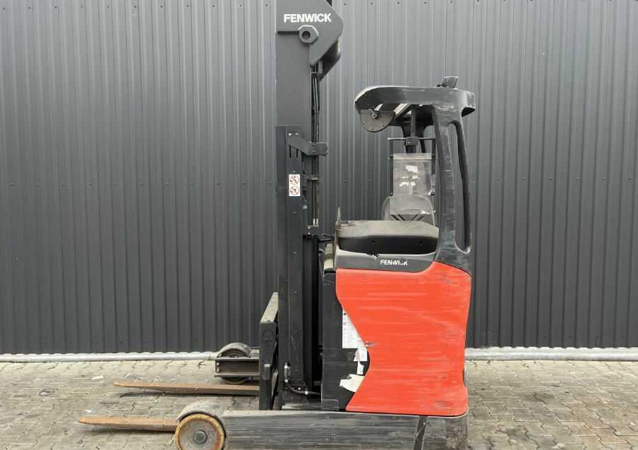 Linde R14-01 - Tolóoszlopos targoncá: 2 kép. Linde R14-01 - Tolóoszlopos targoncá: 2 kép.