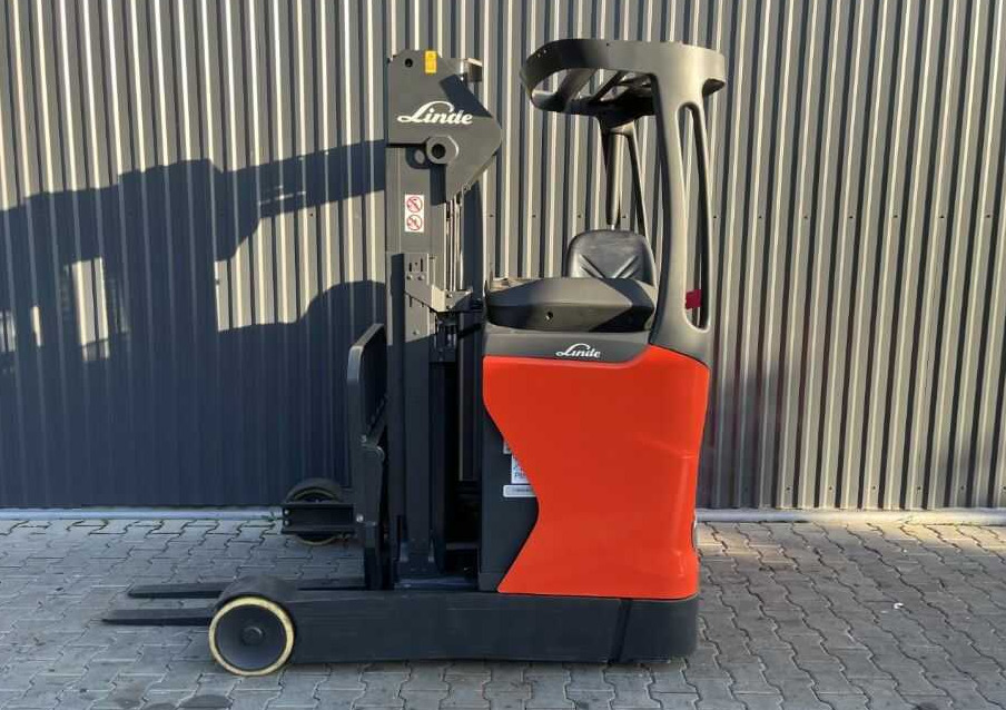 Linde R14-01 - Tolóoszlopos targoncá: 2 kép. Linde R14-01 - Tolóoszlopos targoncá: 2 kép.