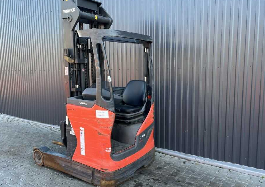 Linde R14-01 - Tolóoszlopos targoncá: 3 kép. Linde R14-01 - Tolóoszlopos targoncá: 3 kép.