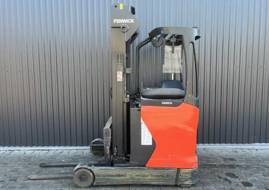 Linde R14-01 - Tolóoszlopos targoncá: 2 kép. Linde R14-01 - Tolóoszlopos targoncá: 2 kép.