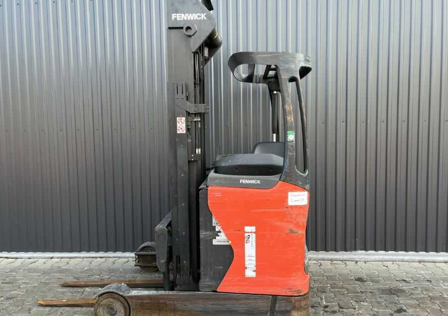 Linde R14-01 - Tolóoszlopos targoncá: 2 kép. Linde R14-01 - Tolóoszlopos targoncá: 2 kép.
