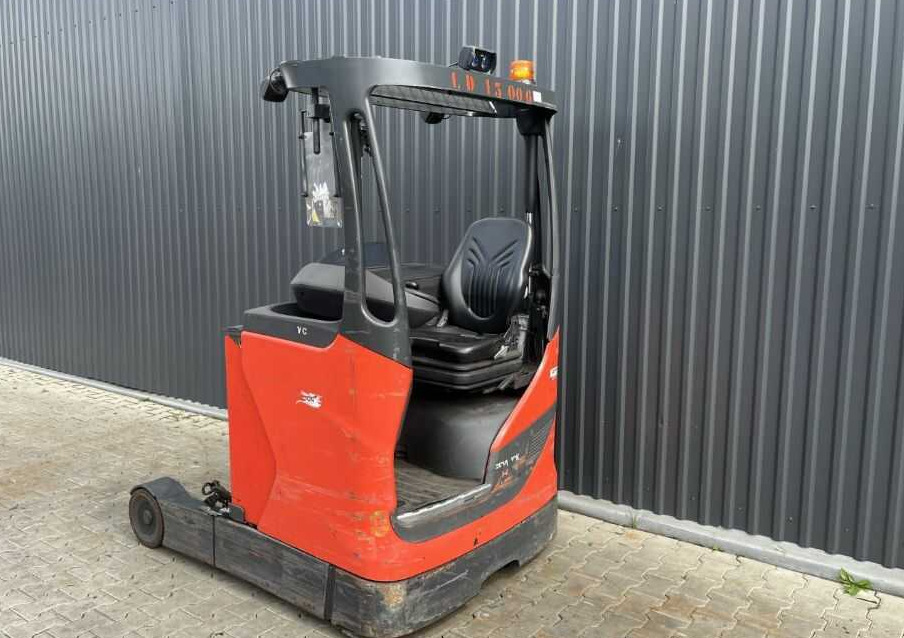 Linde R14 - Tolóoszlopos targoncá: 3 kép. Linde R14 - Tolóoszlopos targoncá: 3 kép.