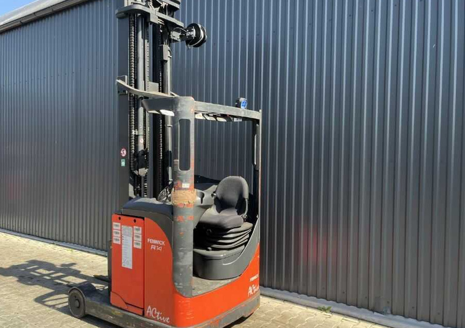 Linde R14 - Tolóoszlopos targoncá: 3 kép. Linde R14 - Tolóoszlopos targoncá: 3 kép.