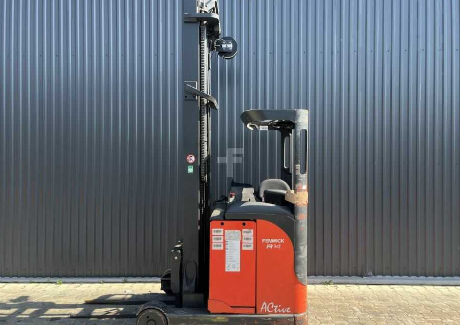 Linde R14 - Tolóoszlopos targoncá: 2 kép. Linde R14 - Tolóoszlopos targoncá: 2 kép.