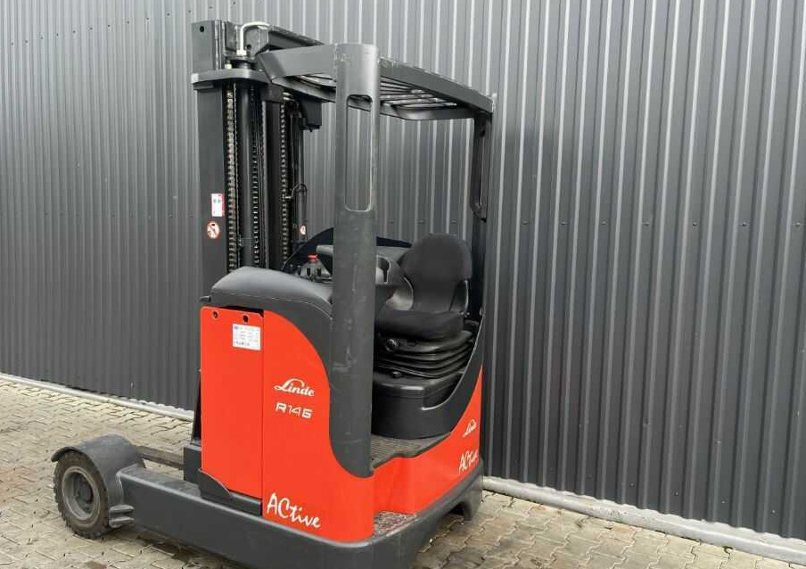Linde R14G - Tolóoszlopos targoncá: 3 kép. Linde R14G - Tolóoszlopos targoncá: 3 kép.