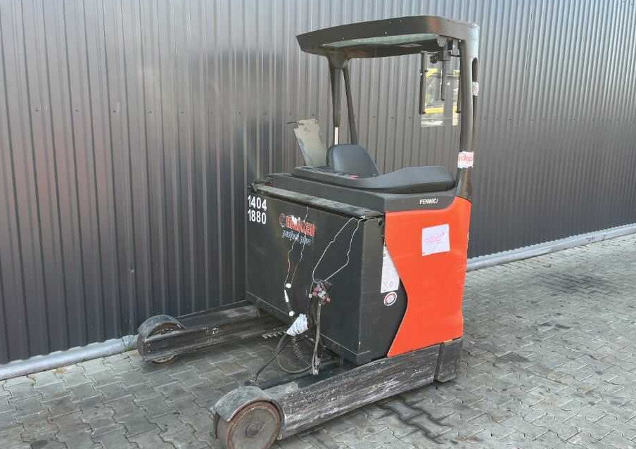 Linde R14HD-01 - Tolóoszlopos targoncá: 1 kép. Linde R14HD-01 - Tolóoszlopos targoncá: 1 kép.