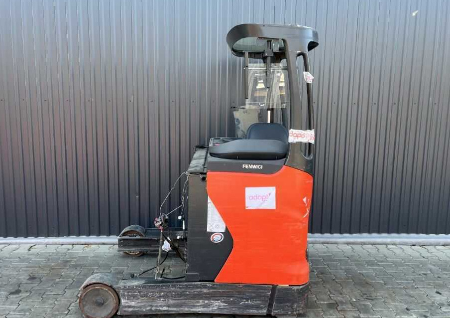 Linde R14HD-01 - Tolóoszlopos targoncá: 2 kép. Linde R14HD-01 - Tolóoszlopos targoncá: 2 kép.