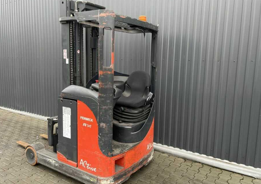 Linde R14S - Tolóoszlopos targoncá: 3 kép. Linde R14S - Tolóoszlopos targoncá: 3 kép.