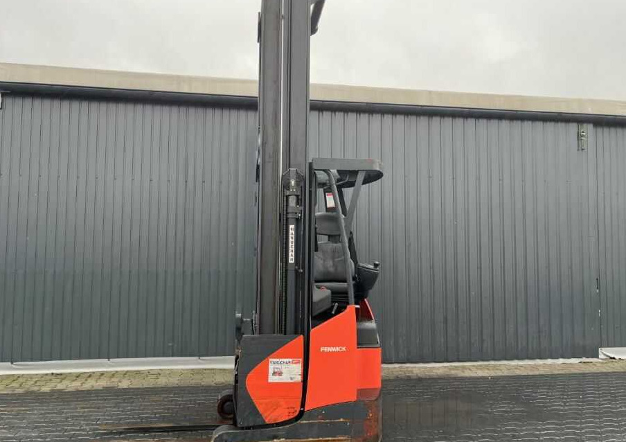 Linde R14X - Tolóoszlopos targoncá: 2 kép. Linde R14X - Tolóoszlopos targoncá: 2 kép.