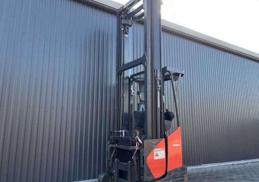Linde R14X - Tolóoszlopos targoncá: 1 kép. Linde R14X - Tolóoszlopos targoncá: 1 kép.