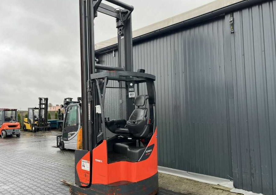 Linde R14X - Tolóoszlopos targoncá: 3 kép. Linde R14X - Tolóoszlopos targoncá: 3 kép.