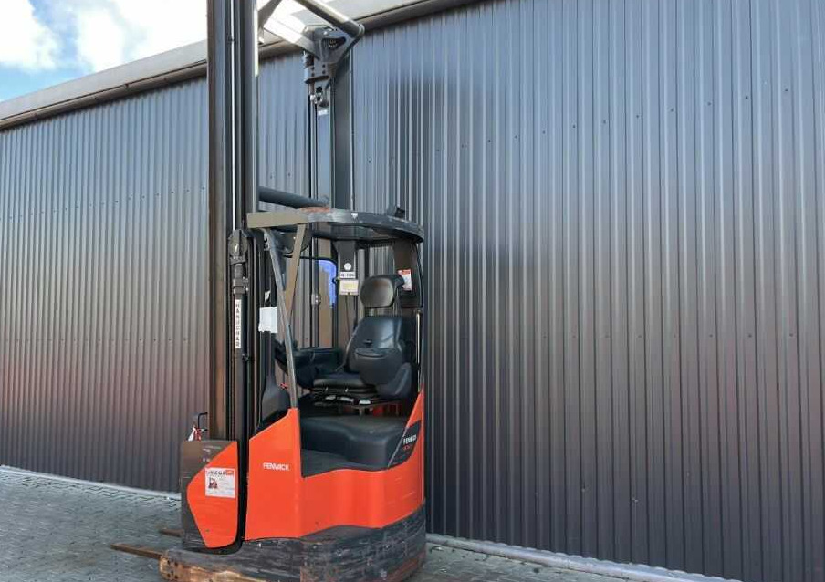 Linde R14X - Tolóoszlopos targoncá: 3 kép. Linde R14X - Tolóoszlopos targoncá: 3 kép.