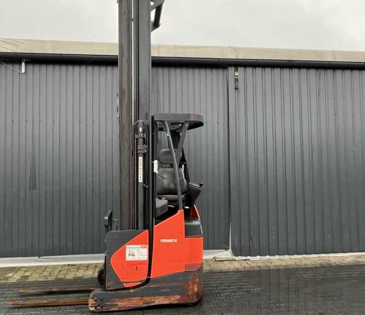 Linde R14X - Tolóoszlopos targoncá: 2 kép. Linde R14X - Tolóoszlopos targoncá: 2 kép.