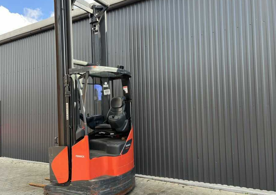 Linde R14X - Tolóoszlopos targoncá: 3 kép. Linde R14X - Tolóoszlopos targoncá: 3 kép.
