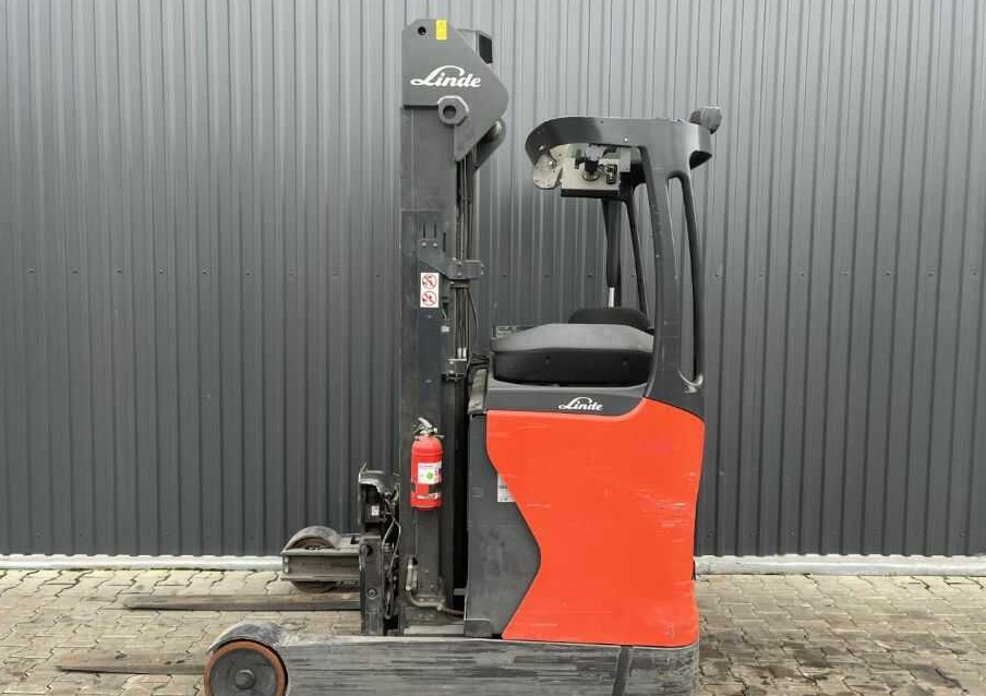Linde R16-01 - Tolóoszlopos targoncá: 2 kép. Linde R16-01 - Tolóoszlopos targoncá: 2 kép.