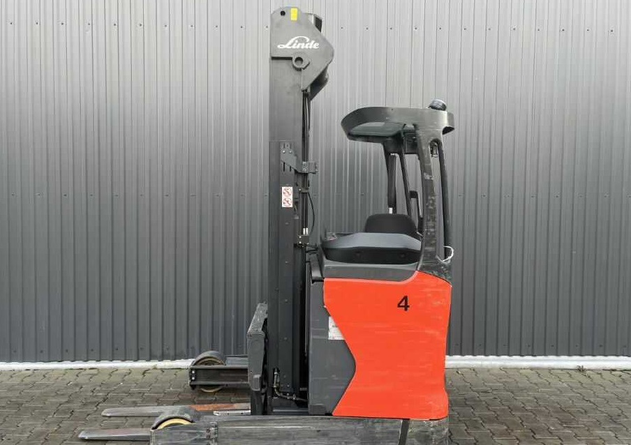 Linde R16-01 - Tolóoszlopos targoncá: 2 kép. Linde R16-01 - Tolóoszlopos targoncá: 2 kép.