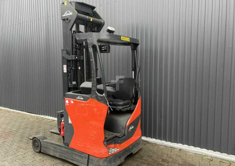 Linde R16-01 - Tolóoszlopos targoncá: 3 kép. Linde R16-01 - Tolóoszlopos targoncá: 3 kép.