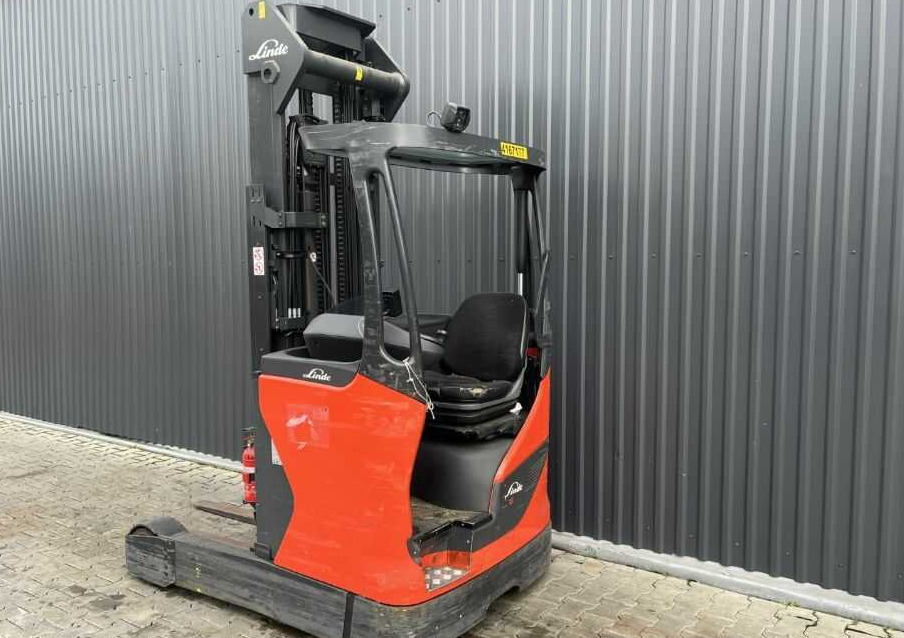 Linde R16-01 - Tolóoszlopos targoncá: 3 kép. Linde R16-01 - Tolóoszlopos targoncá: 3 kép.