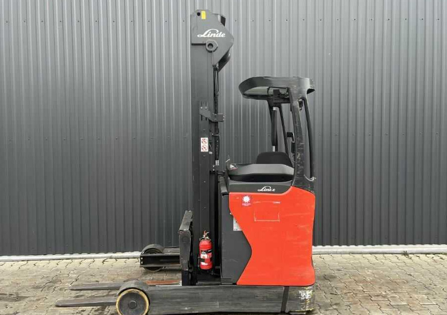 Linde R16-01 - Tolóoszlopos targoncá: 2 kép. Linde R16-01 - Tolóoszlopos targoncá: 2 kép.