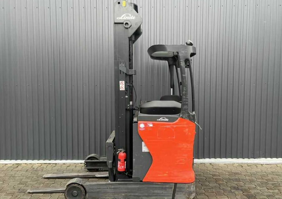 Linde R16-01 - Tolóoszlopos targoncá: 2 kép. Linde R16-01 - Tolóoszlopos targoncá: 2 kép.