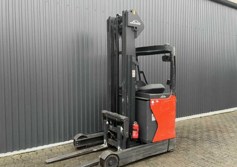 Linde R16-01 - Tolóoszlopos targoncá: 1 kép. Linde R16-01 - Tolóoszlopos targoncá: 1 kép.