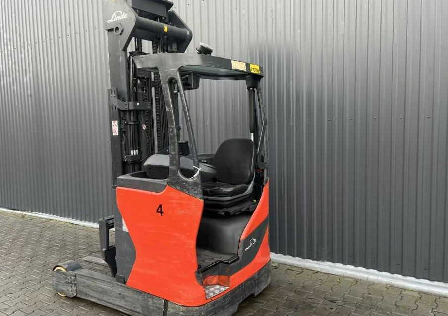 Linde R16-01 - Tolóoszlopos targoncá: 3 kép. Linde R16-01 - Tolóoszlopos targoncá: 3 kép.