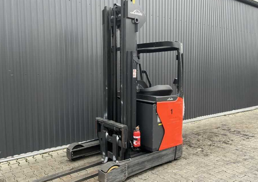 Linde R16-01 - Tolóoszlopos targoncá: 1 kép. Linde R16-01 - Tolóoszlopos targoncá: 1 kép.