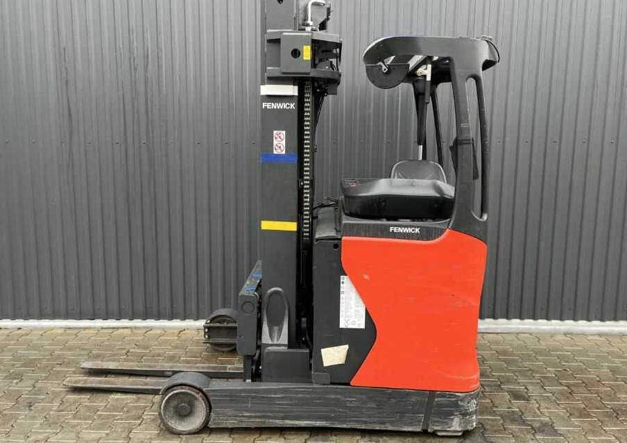 Linde R16HD-01 - Tolóoszlopos targoncá: 2 kép. Linde R16HD-01 - Tolóoszlopos targoncá: 2 kép.