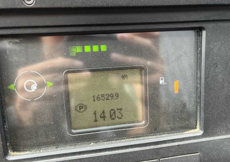 Tolóoszlopos targoncá Linde R16HD-01: 6 kép. Tolóoszlopos targoncá Linde R16HD-01: 6 kép.