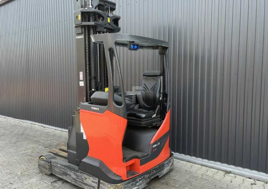 Linde R16HD-01 - Tolóoszlopos targoncá: 3 kép. Linde R16HD-01 - Tolóoszlopos targoncá: 3 kép.