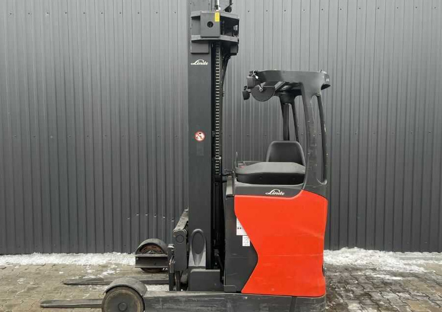 Linde R20-01 - Tolóoszlopos targoncá: 2 kép. Linde R20-01 - Tolóoszlopos targoncá: 2 kép.