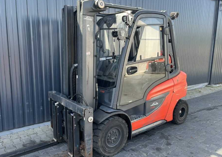 Linde SL15179SP - Gázüzemű targonca: 1 kép. Linde SL15179SP - Gázüzemű targonca: 1 kép.