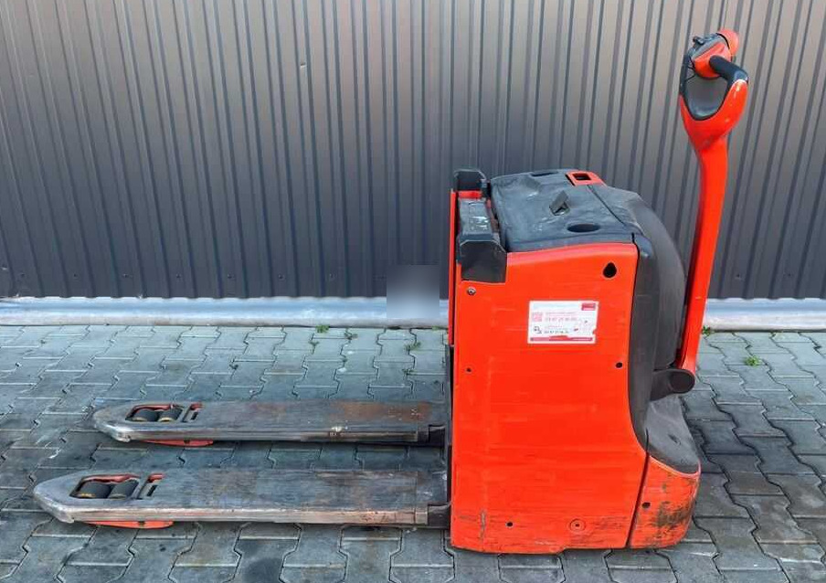 Linde T16L - Kézi raklapemelő: 2 kép. Linde T16L - Kézi raklapemelő: 2 kép.