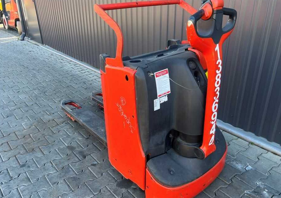 Linde T16L - Kézi raklapemelő: 3 kép. Linde T16L - Kézi raklapemelő: 3 kép.