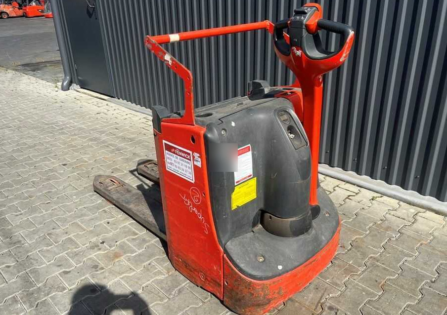 Linde T16L - Kézi raklapemelő: 3 kép. Linde T16L - Kézi raklapemelő: 3 kép.